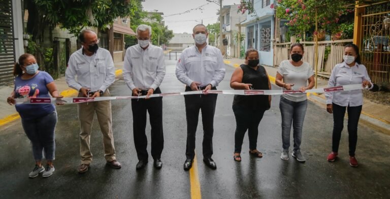 Con más calles pavimentadas llevan esperanza a colonias maderenses