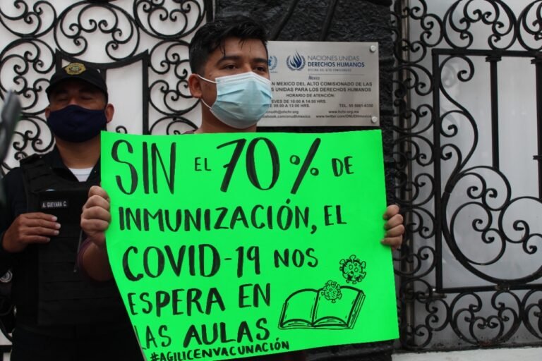 Ante la inminente tercera ola de contagios, urge la FNERRR vacunar a jovenes