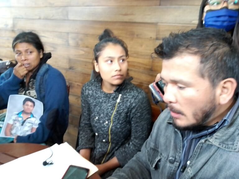Indígenas de Ilamatlán piden ayuda a Gobernador para traer cuerpo de familiar