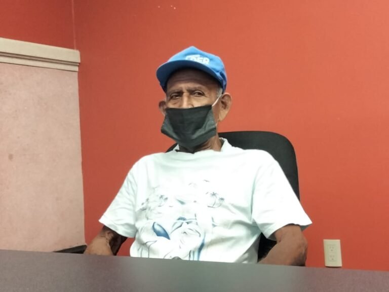 Acusa viejito contubernio entre banco y Sebien; le quitan pensión