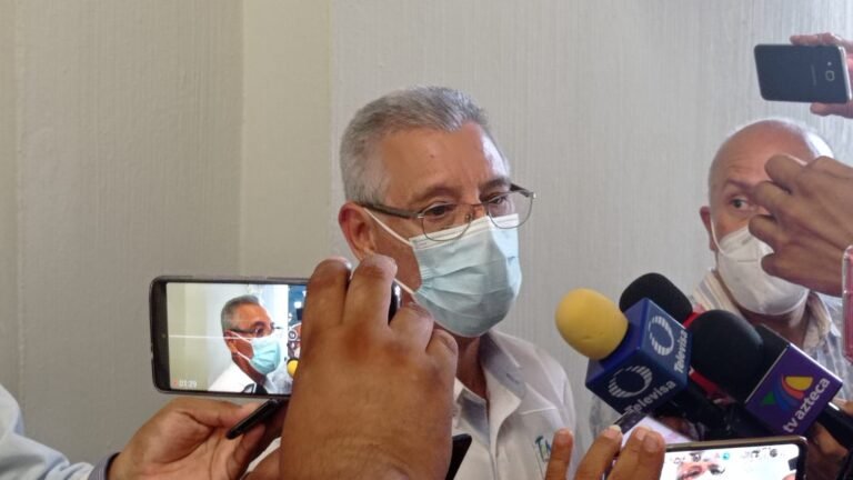 Jóvenes traen Covid y no se aislan; disparan casos