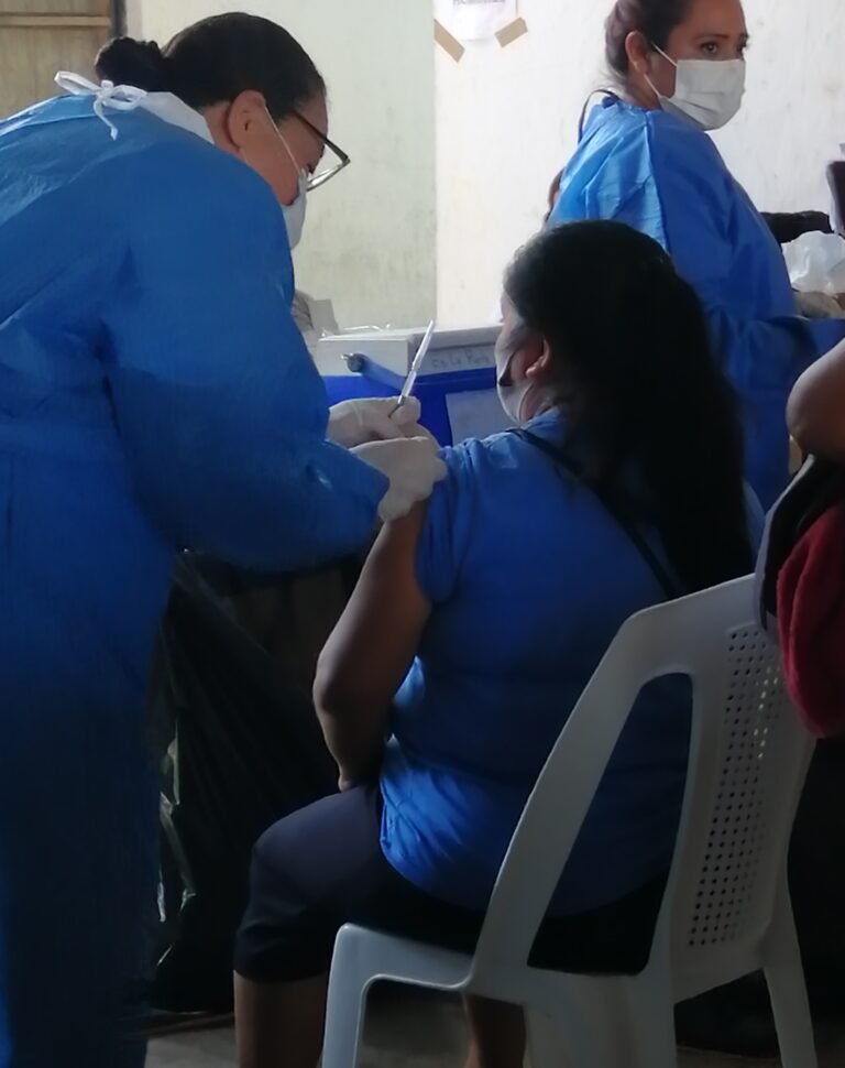 En Tantoyuca Vacunan a adultos de 40 a 49 años