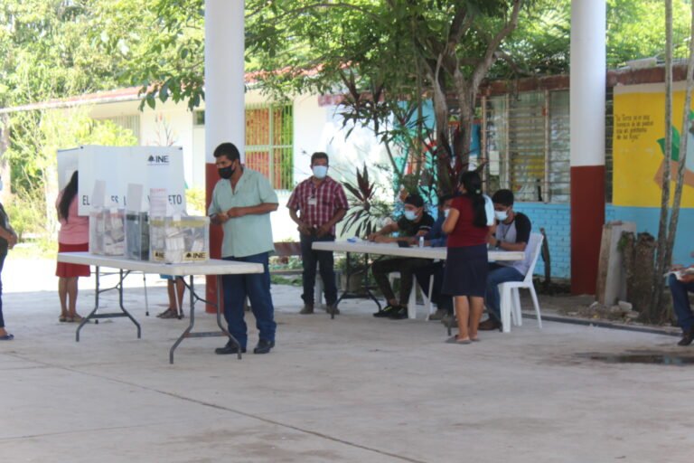 Tantoyuquenses a la espera del recuento de votos