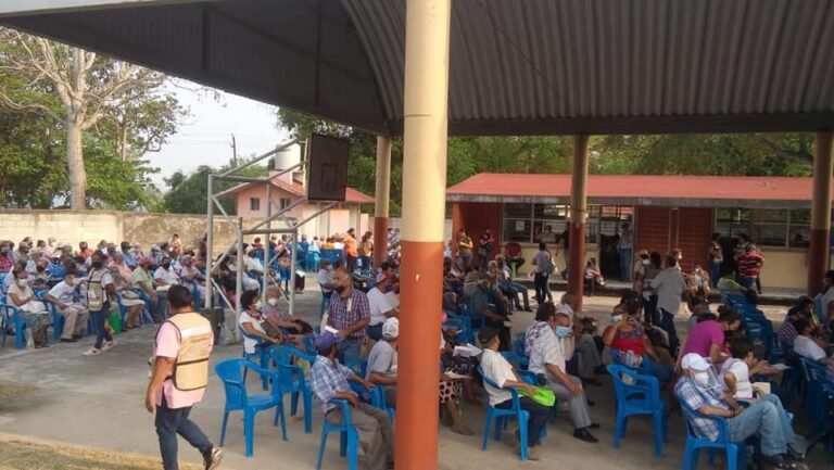 CONTINÚA LA VACUNACIÓN CONTRA EL COVID-19 EN TEMPOAL