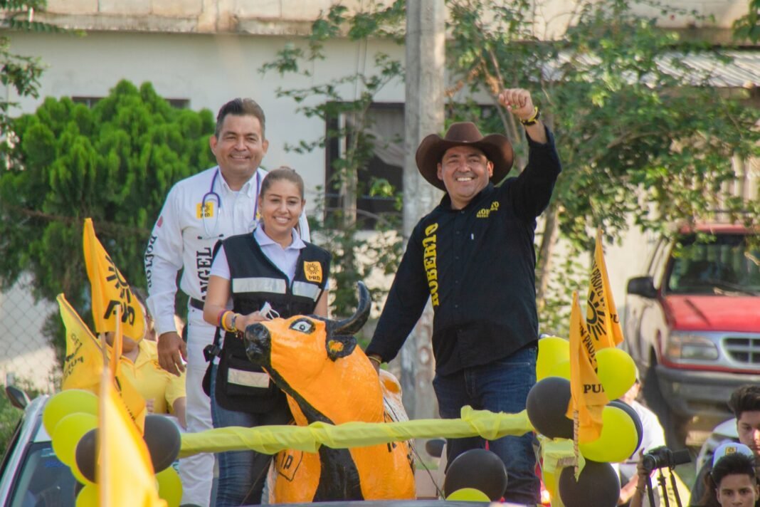 INVITA ROBERTO REYES A CANDIDATOS A SUMARSE A SU PROYECTO POLÍTICO