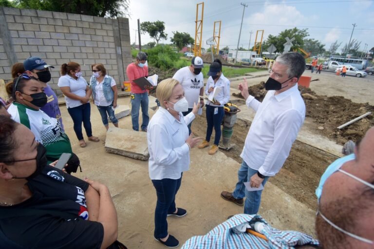 Supervisa alcaldesa avance de trabajos de cableado eléctrico subterráneo en Avenida de la Industria