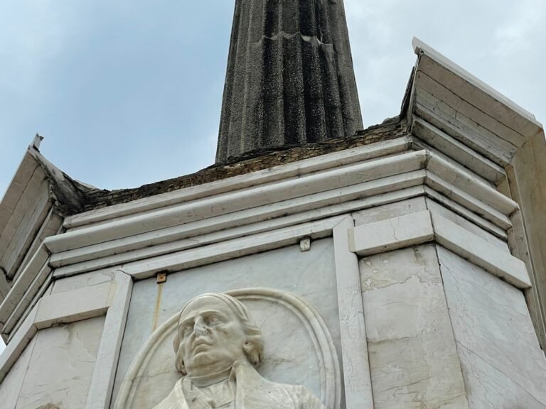 Sin castigo vándalos que dañaron el monumento a Miguel Hidalgo por triunfo del Cruz Azul