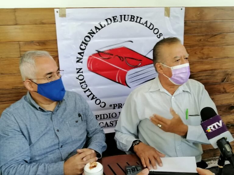 Jubilados y pensionados piden a AMLO que decrete que pensiones se paguen en mínimos y no en UMAS