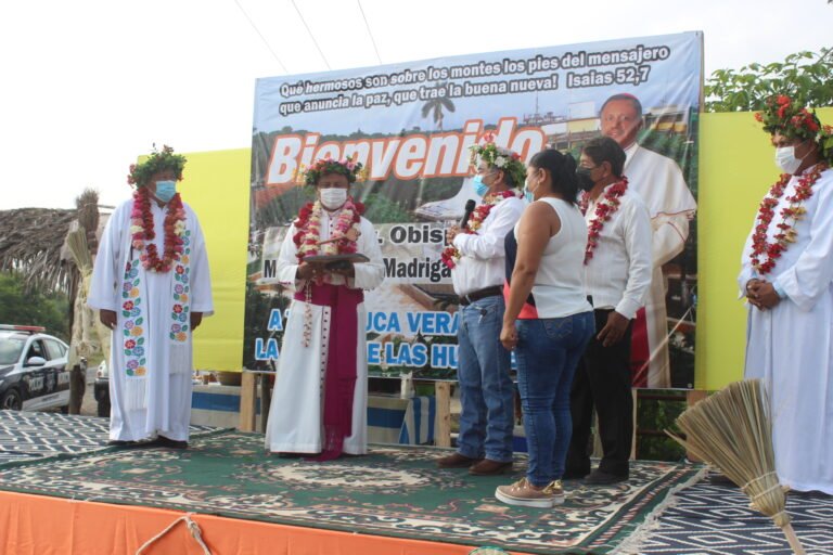 Recibe llaves de la ciudad el Obispo de la diócesis de Tuxpan