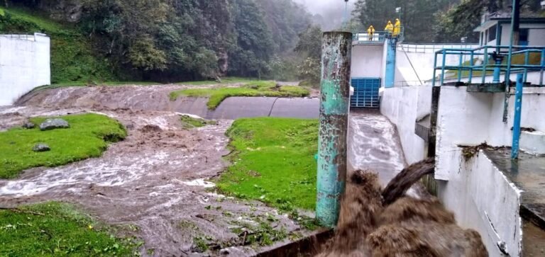 Por intensas lluvias suspende CMAS el suministro de agua en Xalapa y la región
