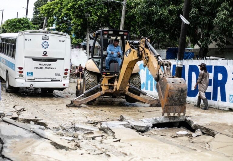 Usuarios “amagan” con plantón en COMAPA Zona Conurbada