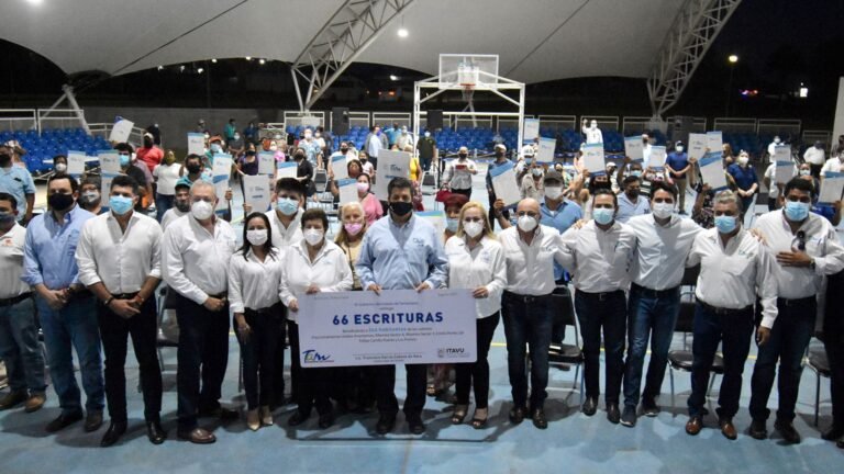 Entregan Gobierno Municipal y Estado escrituras a altamirenses