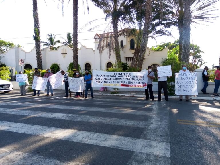 Protestan frente a Comapa; exigen un «alto» a los abusos