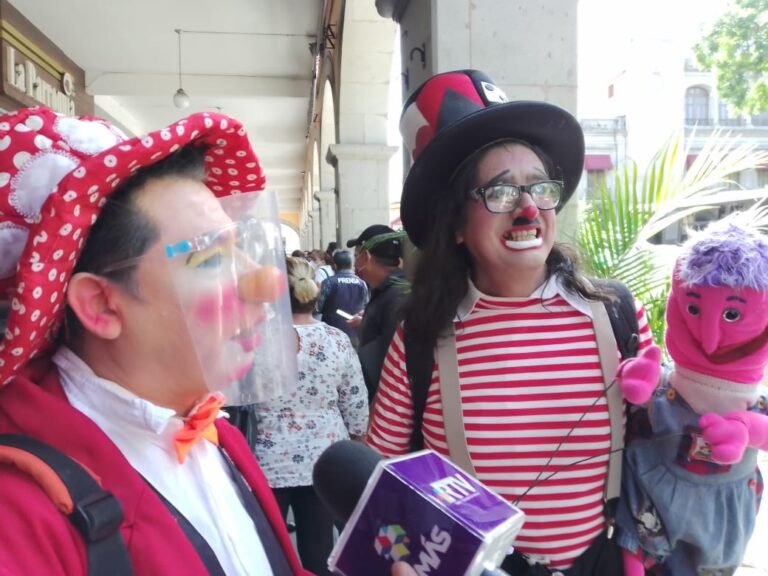 Payasos solicitan apoyo económico al gobierno estatal para ir a convención