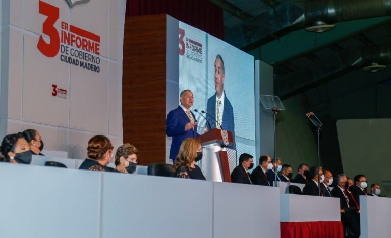 Rinde Adrián Oseguera su Tercer Informe de Gobierno