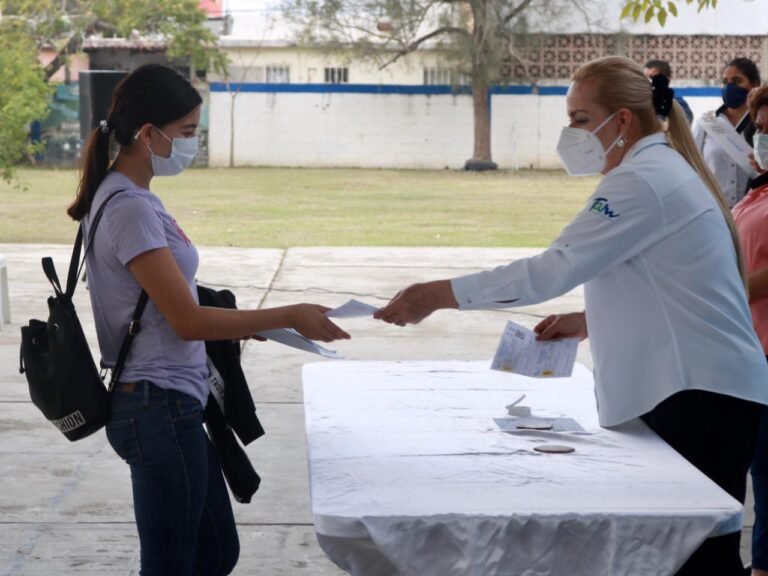 Destina Alma Laura Amparán apoyo sin precedentes al rubro educativo
