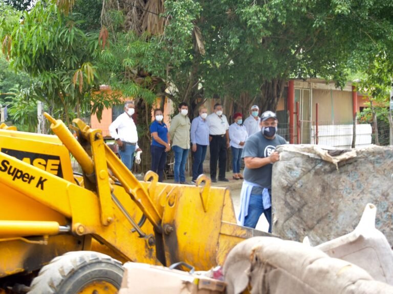 Supervisa Alma Laura Amparán jornada de descacharrización en estación Colonia