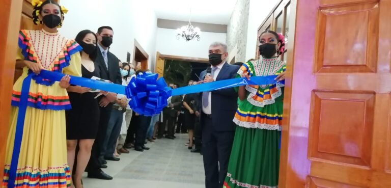 Inauguran teatro de la Casa de Cultura