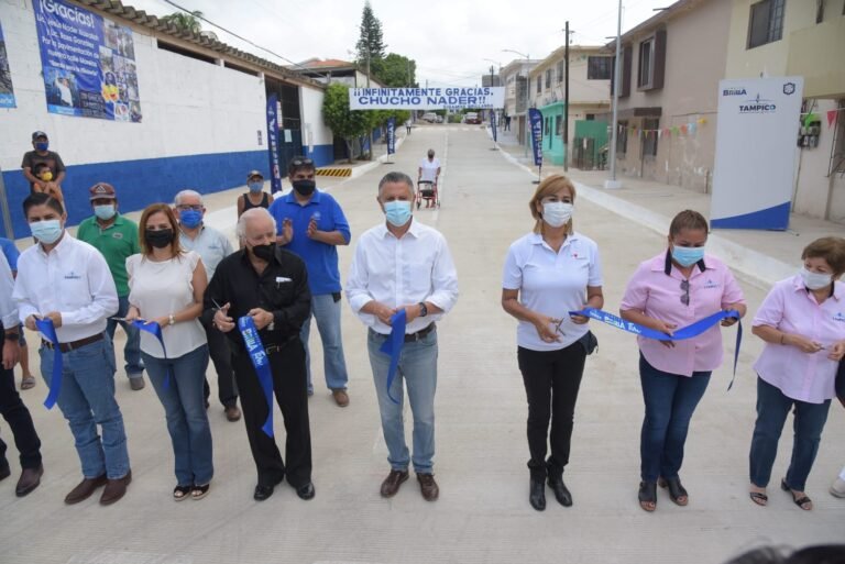 Inaugura Chucho Nader Otra Calle Pavimentada en la Colonia Obrera