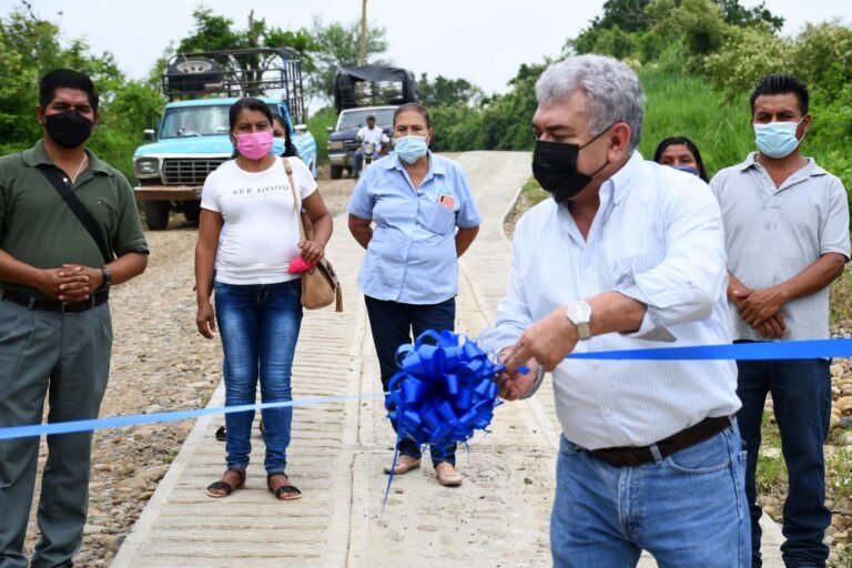 Inauguran camino rural en Porvenir, Chopopo