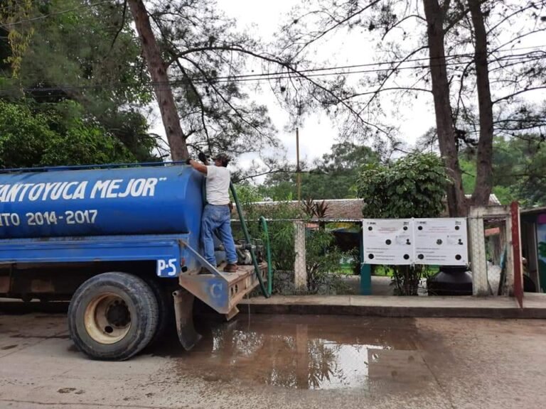 Llevan pipas de agua a preescolar
