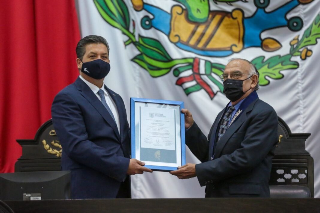 Entregan la medalla al mérito “Luis García de Arellano”