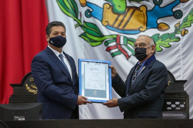 Entregan la medalla al mérito “Luis García de Arellano”