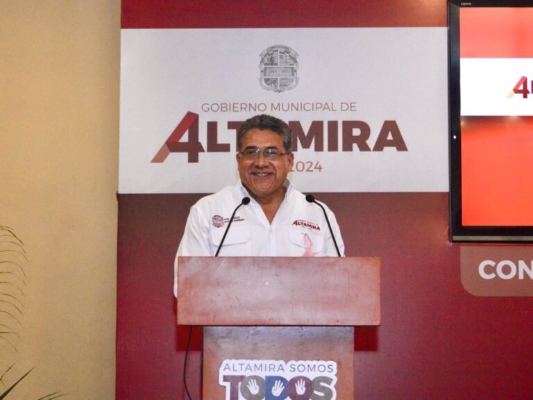 Ofrece Armando Martínez Manríquez primera conferencia “mañanera” en presidencia municipal