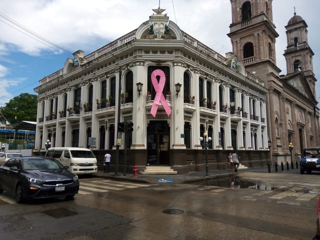 Huye niña de sus padres y se refugia en un negocio; la maltrataban y explotaban