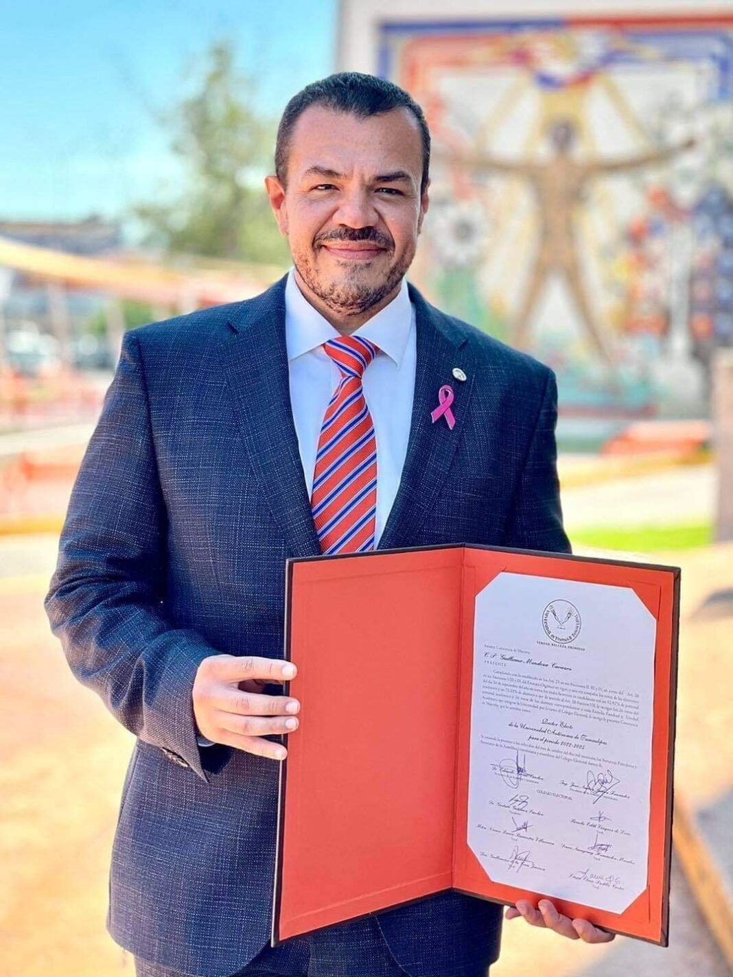 RECIBIO CONSTANCIA DE MAYORIA NUEVO RECTOR DE LA UAT