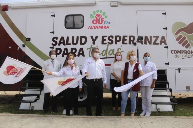 Ponen en marcha Armando Martínez Manríquez y Rosa Irma Luque de Martínez «El Camión de la Salud y la Esperanza»