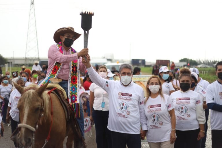 RECIBE ARMANDO MARTÍNEZ MANRÍQUEZ ANTORCHA GUADALUPANA EN ALTAMIRA EN SU PASO A NUEVA YORK