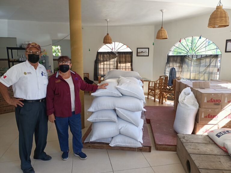 RECIBE EL DIF DE PUEBLO VIEJO 3.5 TONS. DE PRODUCTOS BÁSICOS