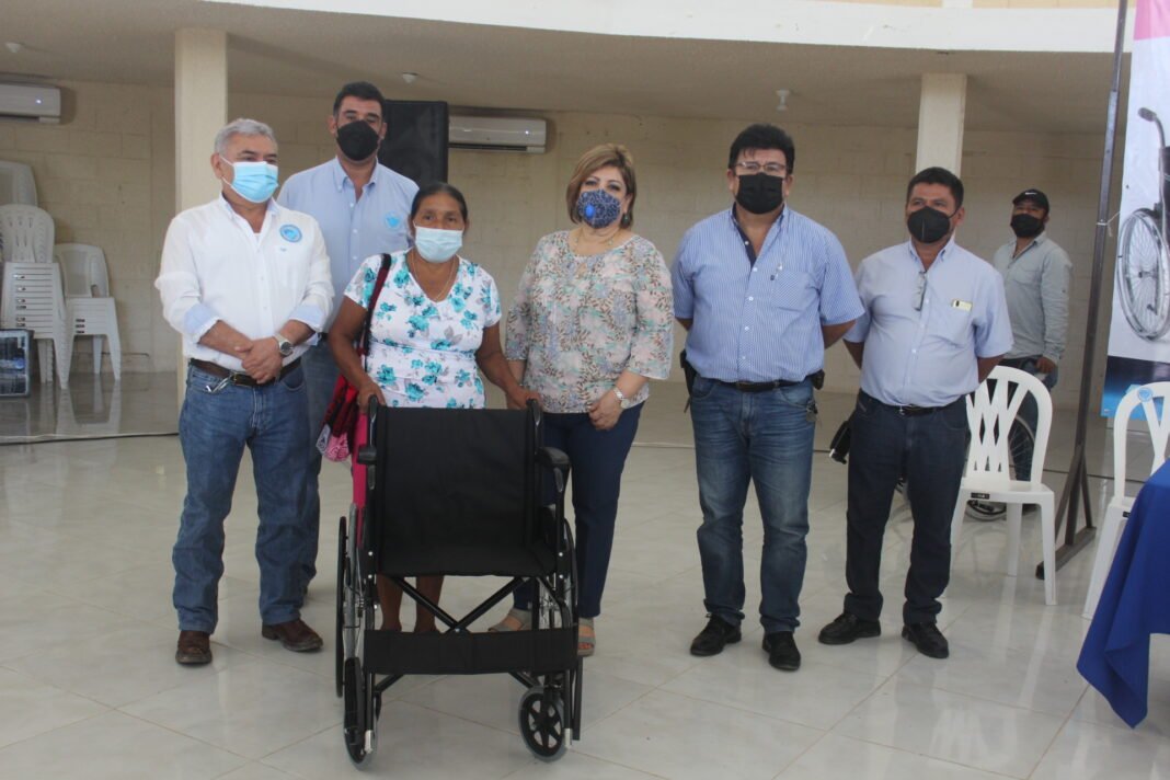 Entrega DIF Municipal sillas de ruedas