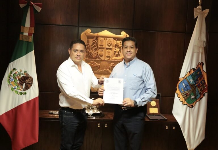 Entrega Gobernador Francisco García Cabeza de Vaca nuevo nombramiento en Secretaría de Salud
