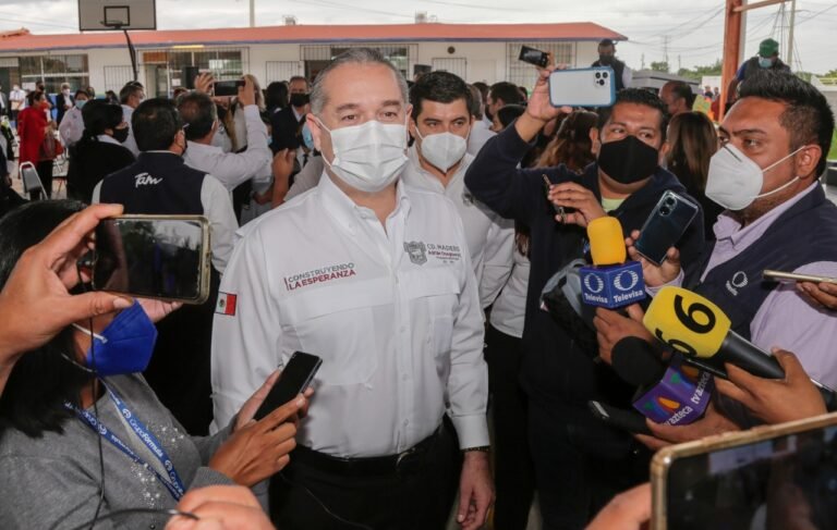 Adrián Oseguera respalda su compromiso con la Educación