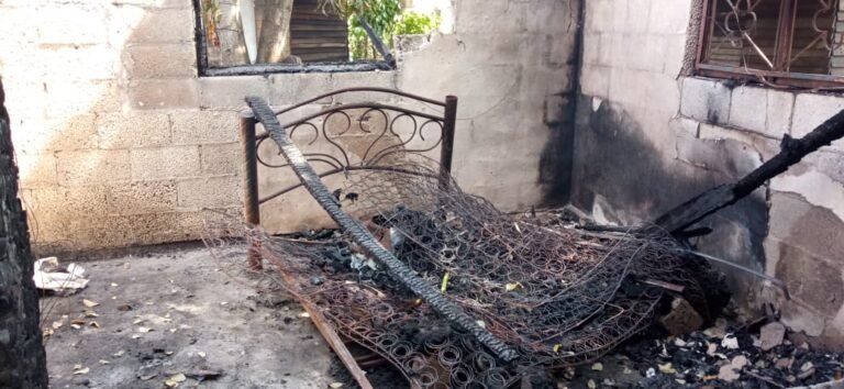 Sexagenaria  pepenadora pierde su patrimonio por incendio, mientras trabajaba