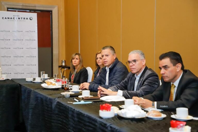 Ante Empresarias y CANACINTRA DE Matamoros Chucho Nader Expone Atractivos Turísticos de Tampico