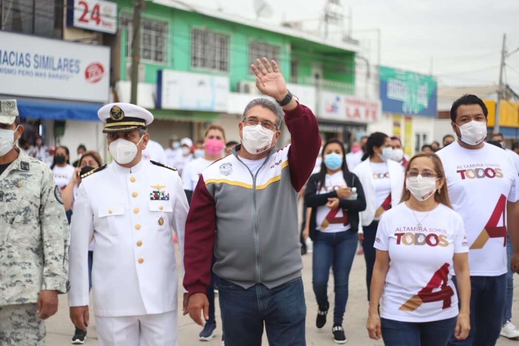 UN ÉXITO ROTUNDO EL DESFILE DEL 20 DE  NOVIEMBRE EN ALTAMIRA