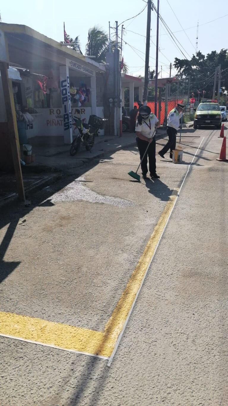 TAXISTAS RECONOCEN LABOR DEL DELEGADO DE TRÁNSITO EN PUEBLO VIEJO