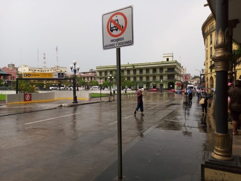 Exigen auditoría a estacionamiento subterráneo de plaza de La Libertad