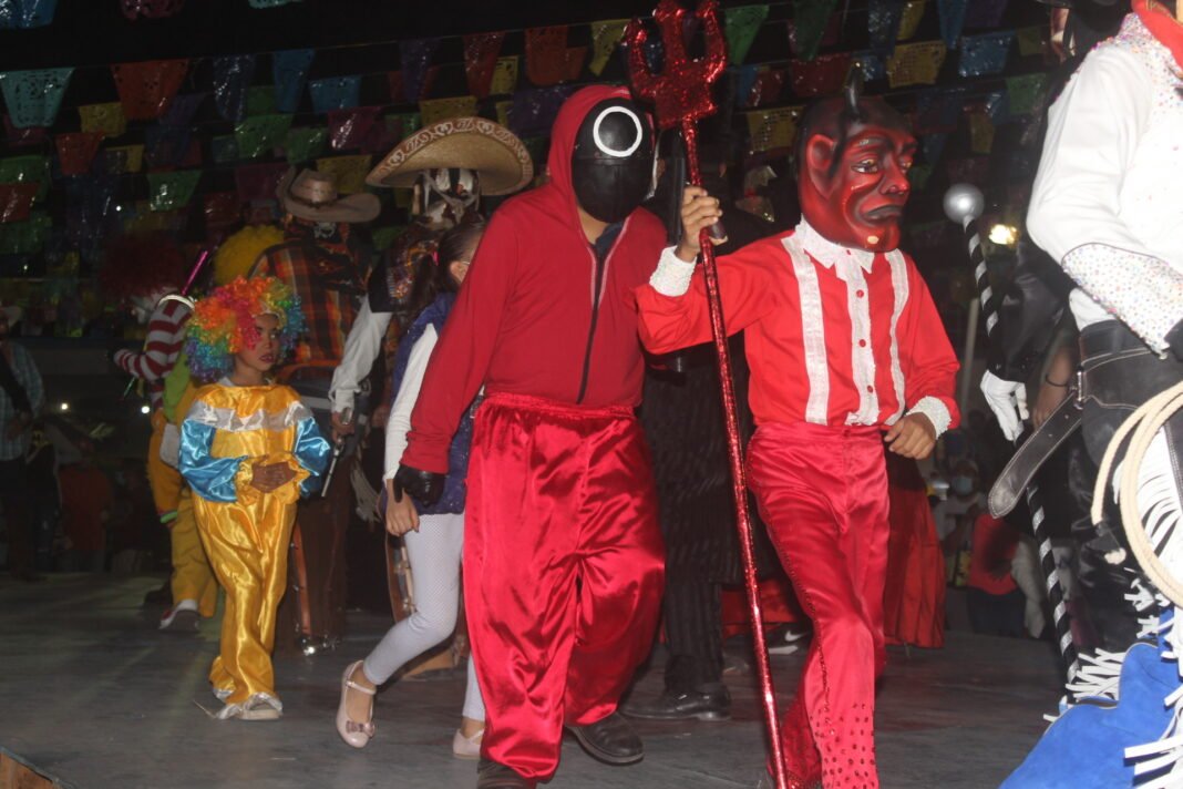 Se vuelven a presentar cuadrillas en la tarima