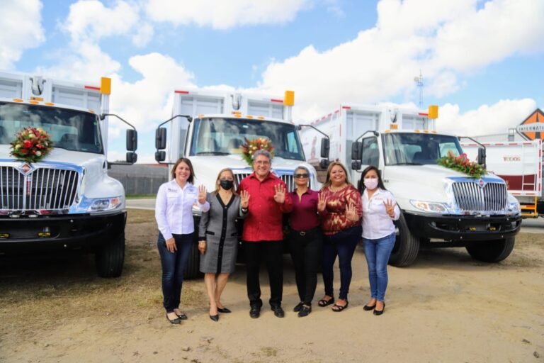 ENTREGA ARMANDO MARTÍNEZ 10 NUEVOS CAMIONES RECOLECTORES DE BASURA