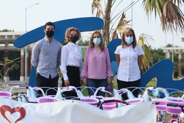 Recibe DIF Tampico Donativo de 60 Bicicletas para Festival TampiReyes2022