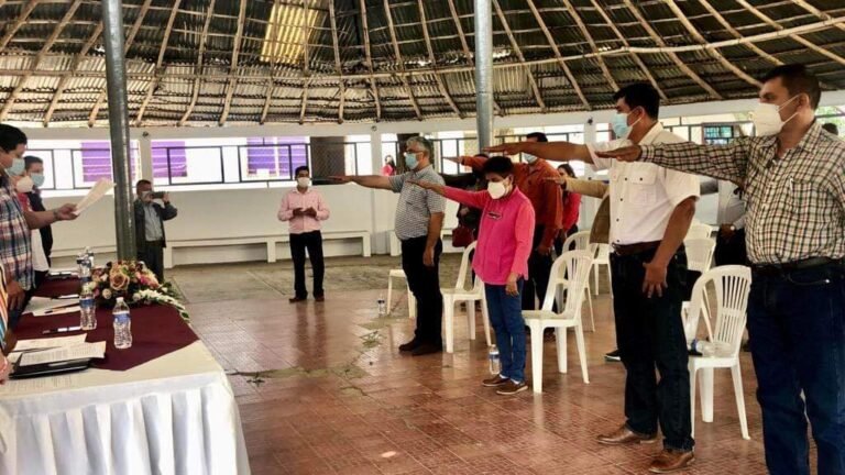 Toman Protesta a Miembros del Consejo Municipal de Participación Escolar en Educación