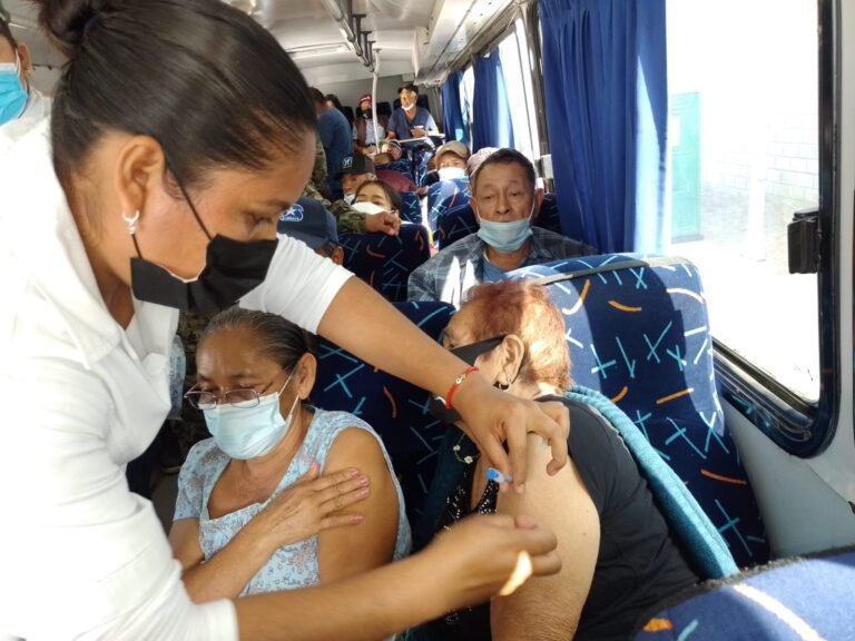 Salud Municipal de Altamira permanece al cuidado de los adultos mayores