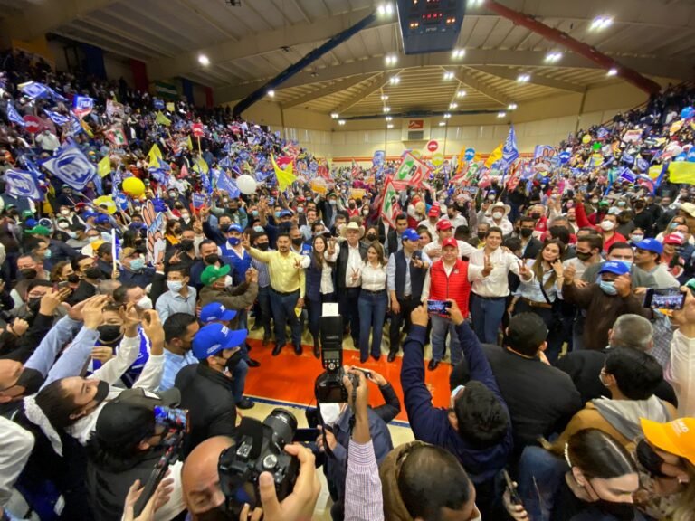 Cierra Truko con miles de tamaulipecos y arriba en las encuestas