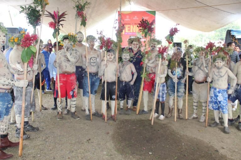 CELEBRAN ALEGRE CARNAVAL TÉNEK EN CHONTLA