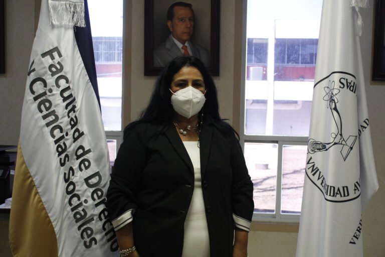 Asume Elda Ruth de los Reyes la dirección interina de la FADYCS-UAT