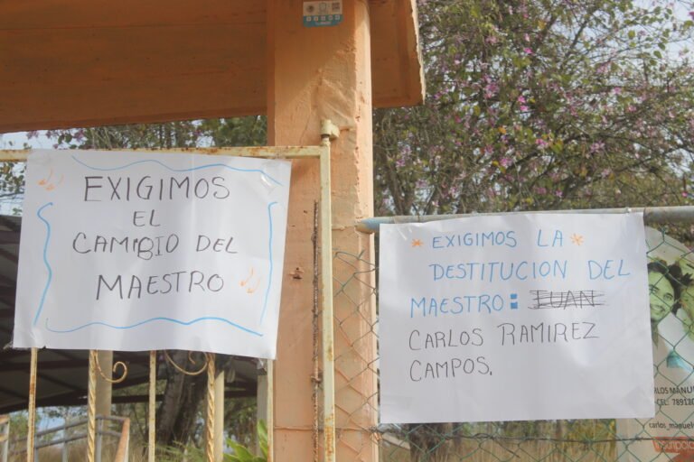 No quieren a maestro porque no acude a dar clases